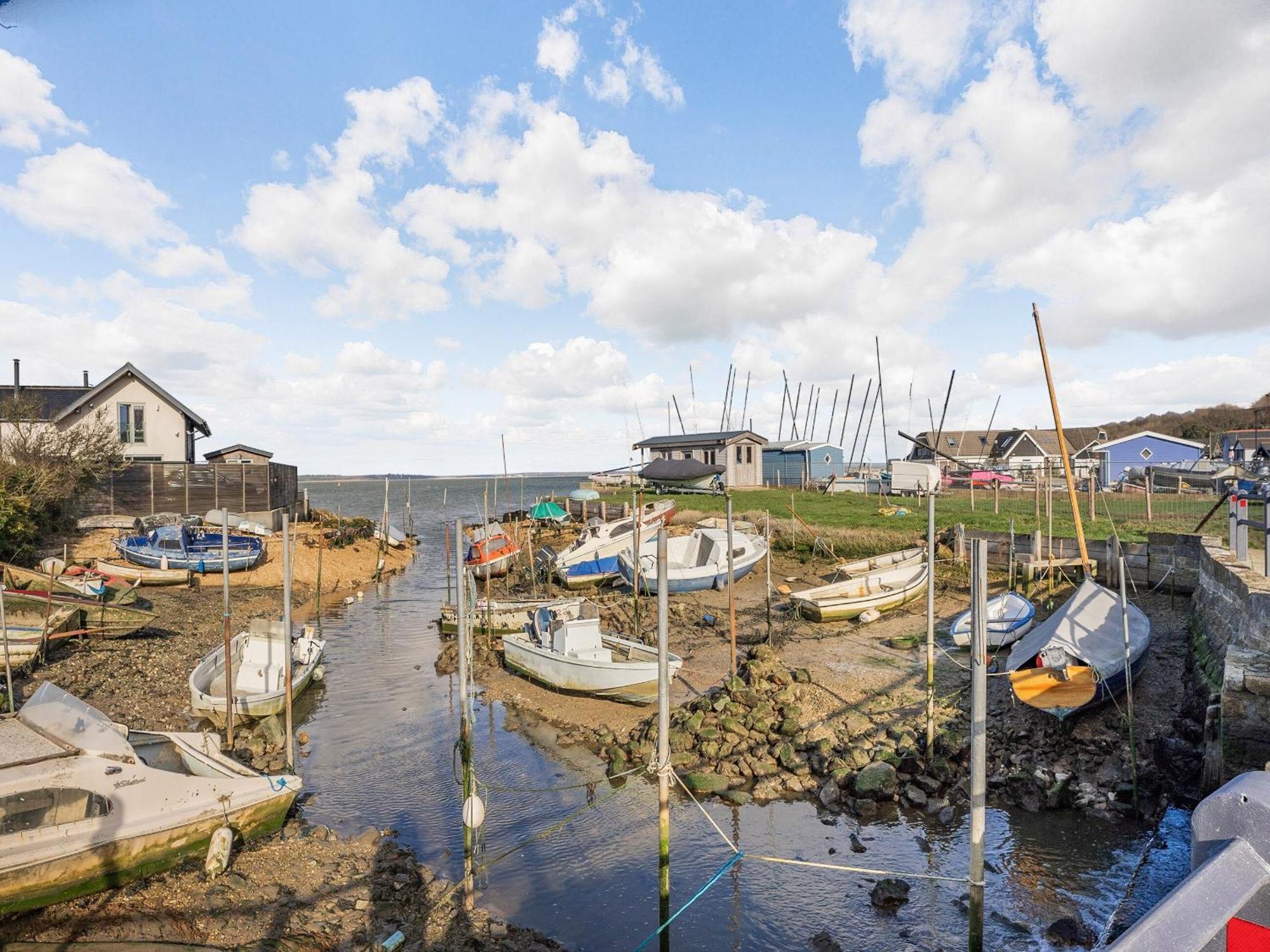 Green Poplars Gurnard エクステリア 写真