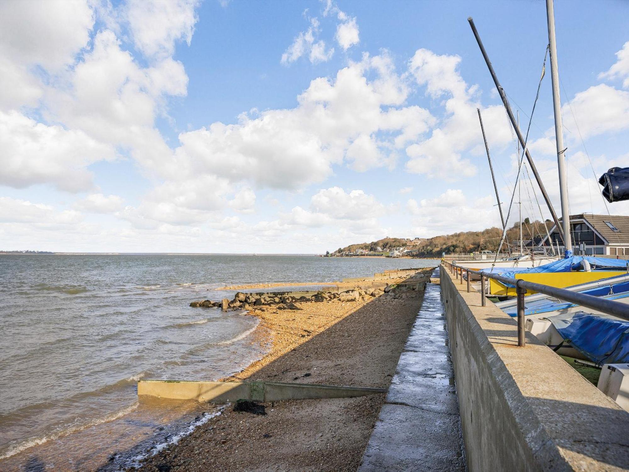 Green Poplars Gurnard エクステリア 写真